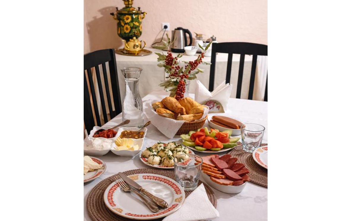 კახეთში, ნომერი 2 ან 3 სტუმარზე საუზმით და აივნით